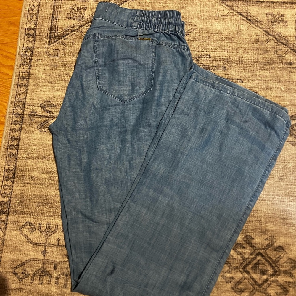 Guess wide leg pants size 6. Denim. Thin material. Like new condition